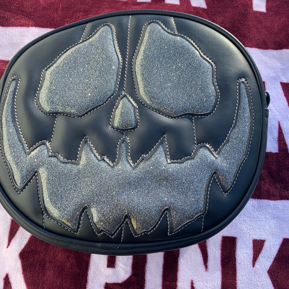 Love pain and stitches bag
